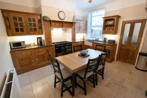 4 Bed End Terrace - sleeps 7 - Image 3