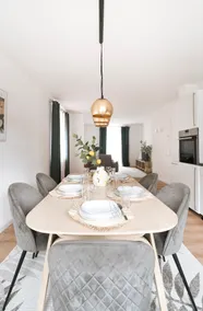 3 rooms | Spacious | Near hospital & train station - Image 2