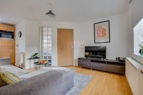 Quaint 1 Bedroom 1st Floor Flat - Image 3