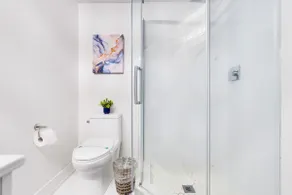 Stylish Retreat | 6 Mins to Falls & Relaxation - Image 5