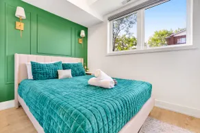 Stylish Retreat | 6 Mins to Falls & Relaxation - Image 3