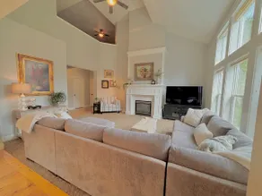 Relax & unwind in sun rm yoga rm & private HOT TUB - Image 2
