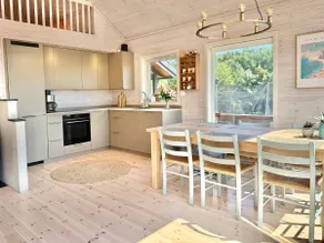 Coastal cabin surrounded by nature in Søgne - Image 5