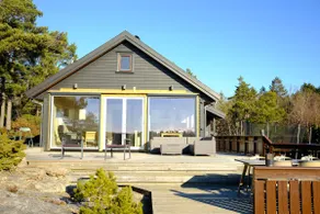Coastal cabin surrounded by nature in Søgne - Image 2