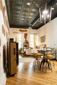 Hummingbird Place: Loft & Mural - Image 2