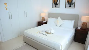 Stylish 3BR Haven - Golfside Elegant Luxe Escape - Image 2