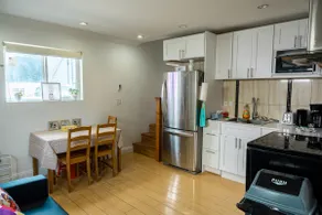 Lovely 3BR Lane House w/AC + Free Parking - Image 2