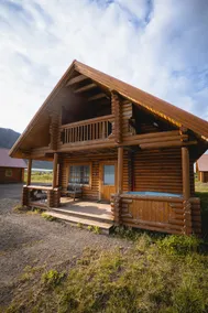 Large cabin by the waterfront - Image 2