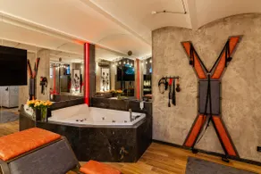 Royal Hot Jucuzzi Apartment - Image 3