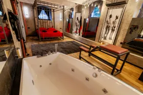 Royal Hot Jucuzzi Apartment - Image 2