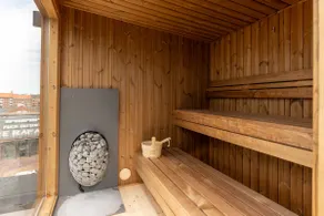 Penthouse in Nørrebro with Rooftop Jacuzzi & Sauna - Image 5