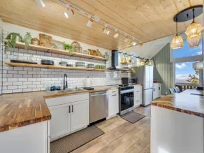 Boho Chalet w/ Mountain Views - Image 4