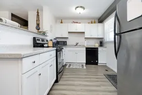Centrally located, Cozy 4b/2b home away from home! - Image 5