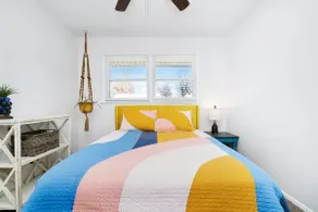 Centrally located, Cozy 4b/2b home away from home! - Image 4
