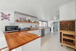 Blossoms on the Bay - 4 Bedrooms - Image 4