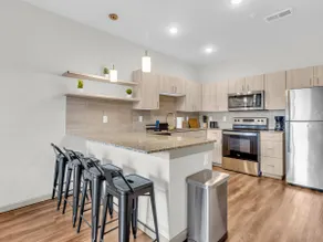 Elegant 2BD/2BA Near Downtown + Free Parking - Image 4