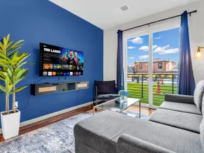 Elegant 2BD/2BA Near Downtown + Free Parking - Image 3