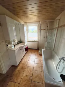 Budget apartment – bathtub, kitchen, parking - Image 2