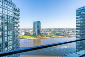 Amazing Waterfront 1B Dockland Balcony/Pool/CarPK - Image 3