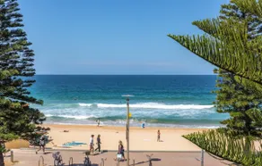 Luxury Manly Beachfront Apartment - Image 3