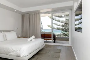 Luxury Manly Beachfront Apartment - Image 4