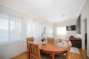 Manning Point Heights Upstairs - Image 2