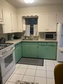 In the Heart of Campus- .5 miles from stadium! - Image 4
