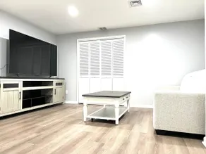 One bedroom suite & bar, mins from PSU and stadium - Image 2