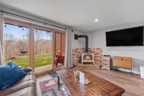 Open Concept Condo Sleeps 8 - Image 3