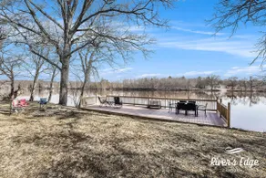 Rivers Edge Retreat Cozy Waterfront Getaway - Image 3