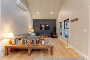 Secluded Coastal Home & Cottage 3 Minutes to Beach - Image 4