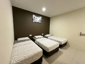 Family-Friendly 5BR 11pax, Free Parking. QuiteArea - Image 5