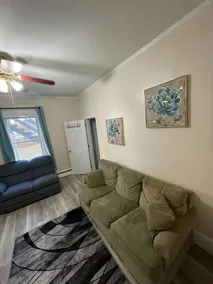 Convenient Manchester - Walk to ELM + SNHU arena - Image 4