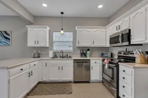 Beautiful 3 BD Home in Fishers with EV Charger - Image 2