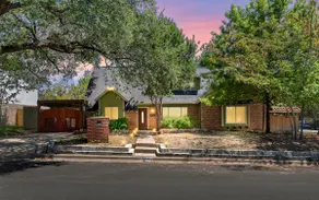 Sleeps 20+ Hot Tub-King Beds-Gym-BBQ-Fire Pit-TVs - Image 2