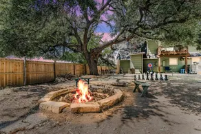 Sleeps 20+ Hot Tub-King Beds-Gym-BBQ-Fire Pit-TVs - Image 3