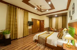 Swiss Cottage - 4 BHK with Garden | Parking | Wifi - Image 2