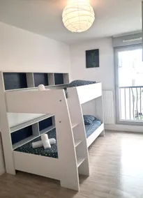Urban Balcony Apartment for 4 People, Parking, Linens, Pets Allowed - Image 5