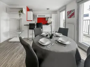 Urban Balcony Apartment for 4 People, Parking, Linens, Pets Allowed - Image 3
