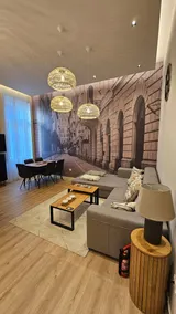 Central Elegance - Image 2