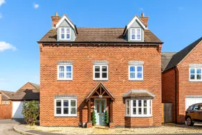 5BR Hinckley l Sleeps 10 l 2 Big Parking l House - Image 2