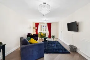 5BR Hinckley l Sleeps 10 l 2 Big Parking l House - Image 3