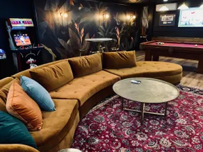 Villa Encanto- LUXE Spanish Villa with 6 KING Bedrooms, Courtyard and New Game Room - Image 5