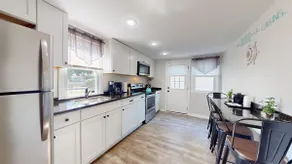 Coastal Estate: 2 BD Family Cottage (1 BA, POOL) - Image 3