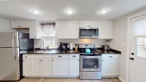 Coastal Estate: 2 BD Family Cottage (1 BA, POOL) - Image 2