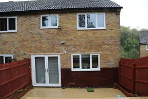 Farm View - 3BR Stay Near Billing Aquadrome - Sleeps 8 in 4 beds or 4 Contractors and Tradesmen separately - Free Parking, Long-stay and Short-stay Accommodation Modern Amenities Shops & Cafés Leisure and Business Long-Stays Welcome - Image 3