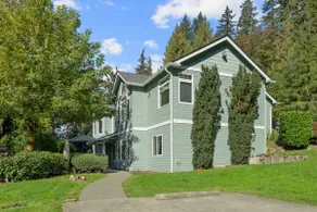 Spacious Secluded Getaway with Office Near SeaTac - Image 2