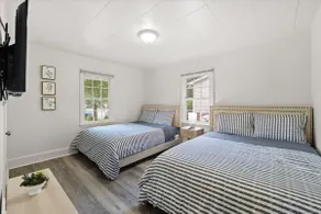 Roxboro Charm | Hosts up to 6 Guests - Image 4