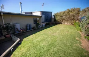 Coastal Kangaroo Island home, walk into town - Image 4