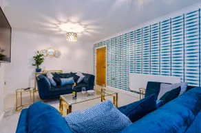 Kinship House by YourStays - Stunning Holiday Home in the Suburbs - Image 2